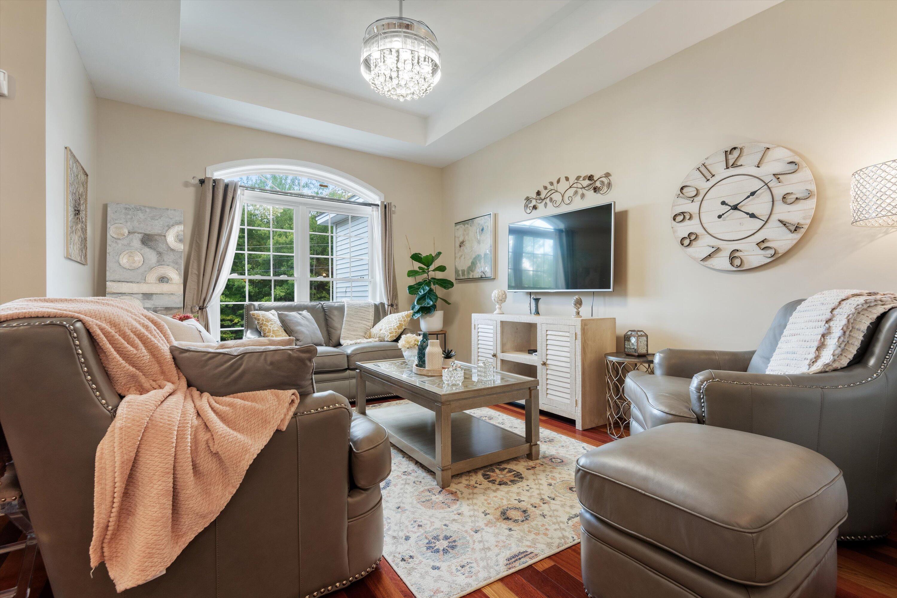 283 Skyline Road Bangor, ME 04401 - Photo 20 of 74 34-283 Skyline Living Room