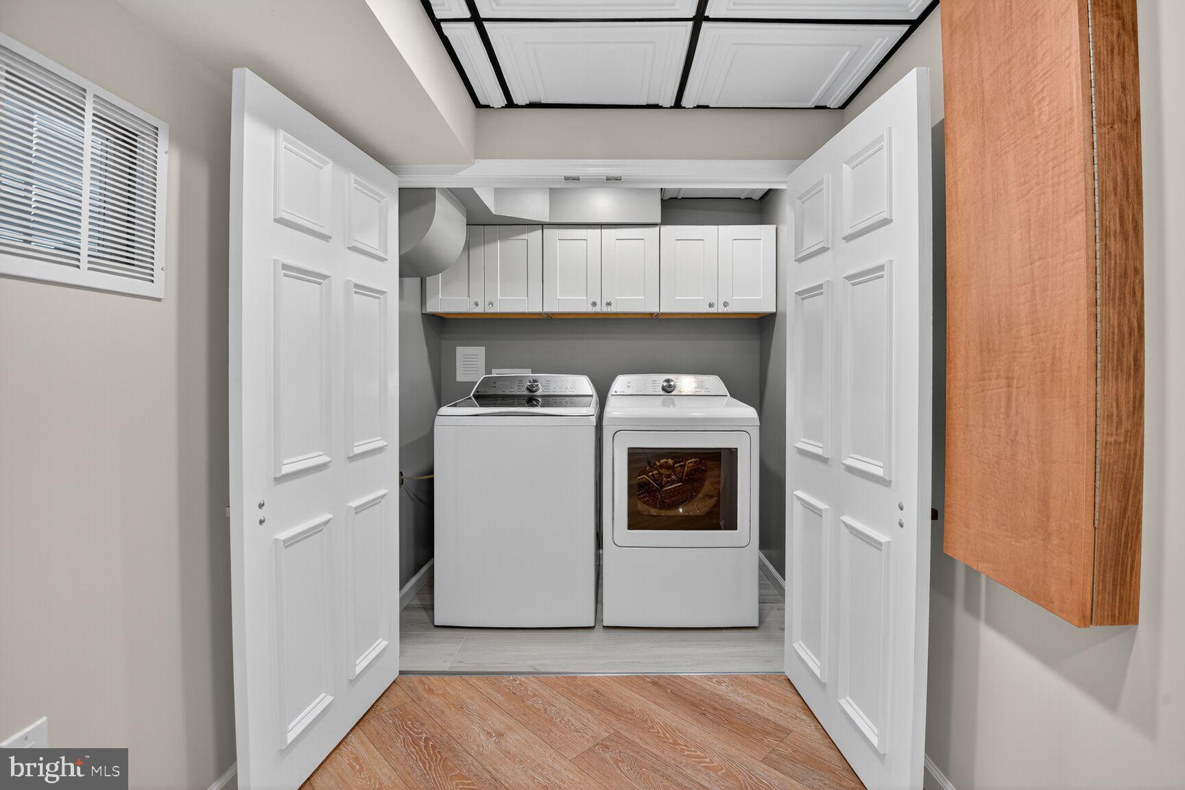 302 Penwood Road Silver Spring, MD 20901 - Photo 33 of 44 a utility room with dryer and washer