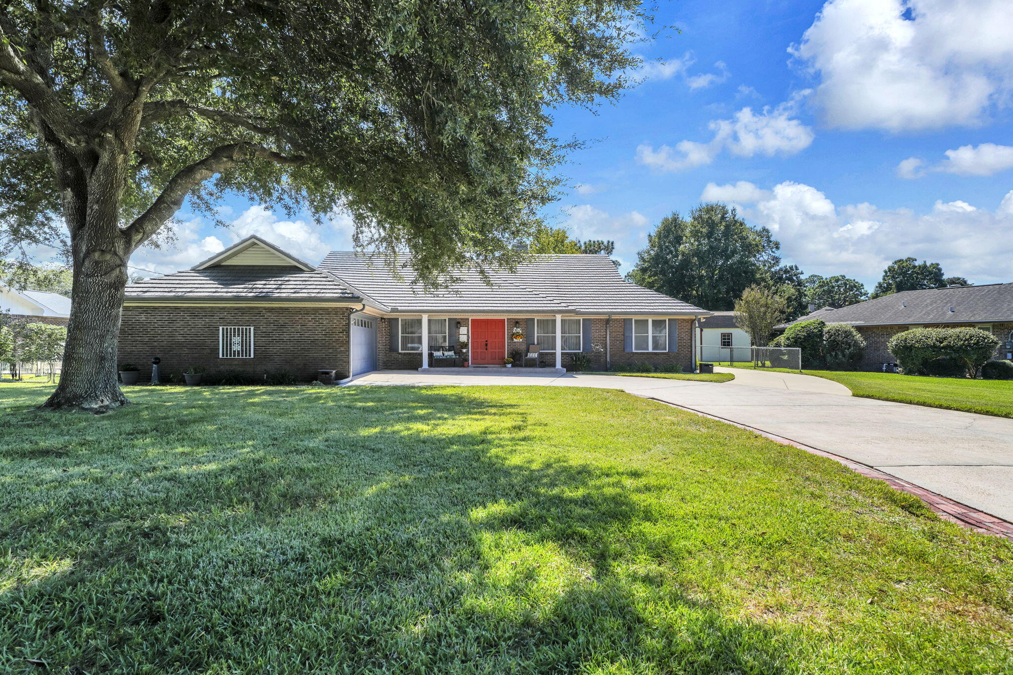 136 Country Club Road Shalimar, FL 32579 - Photo 69 of 83 136 Country Club Rd_Front Yard