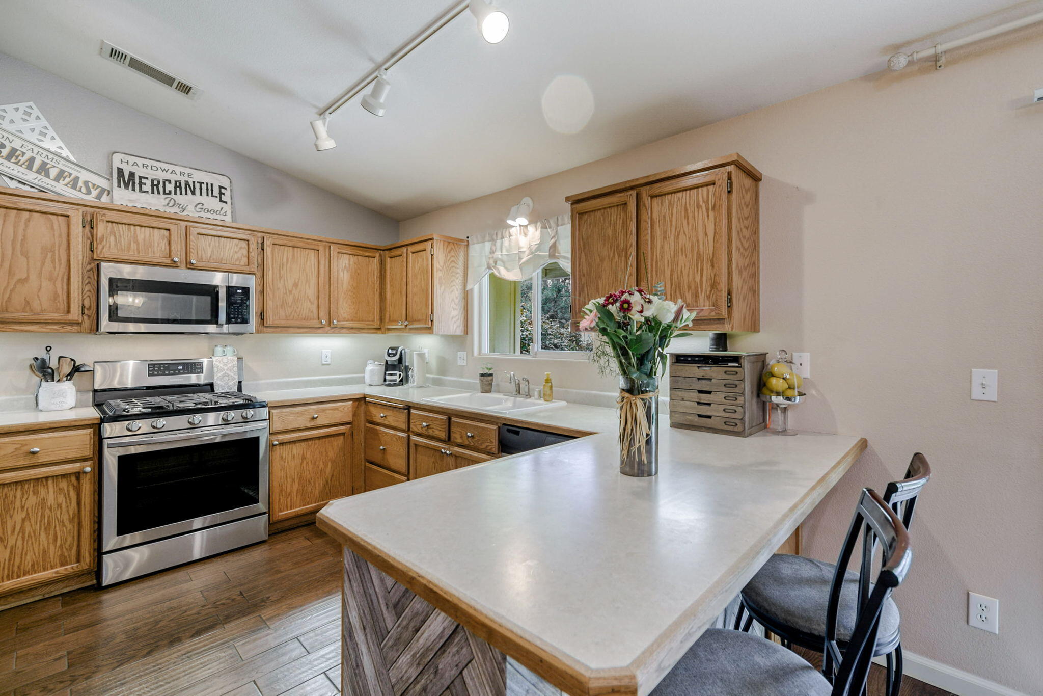1922 Airstrip Road Redding, CA 96003 - Photo 16 of 33 Kitchen