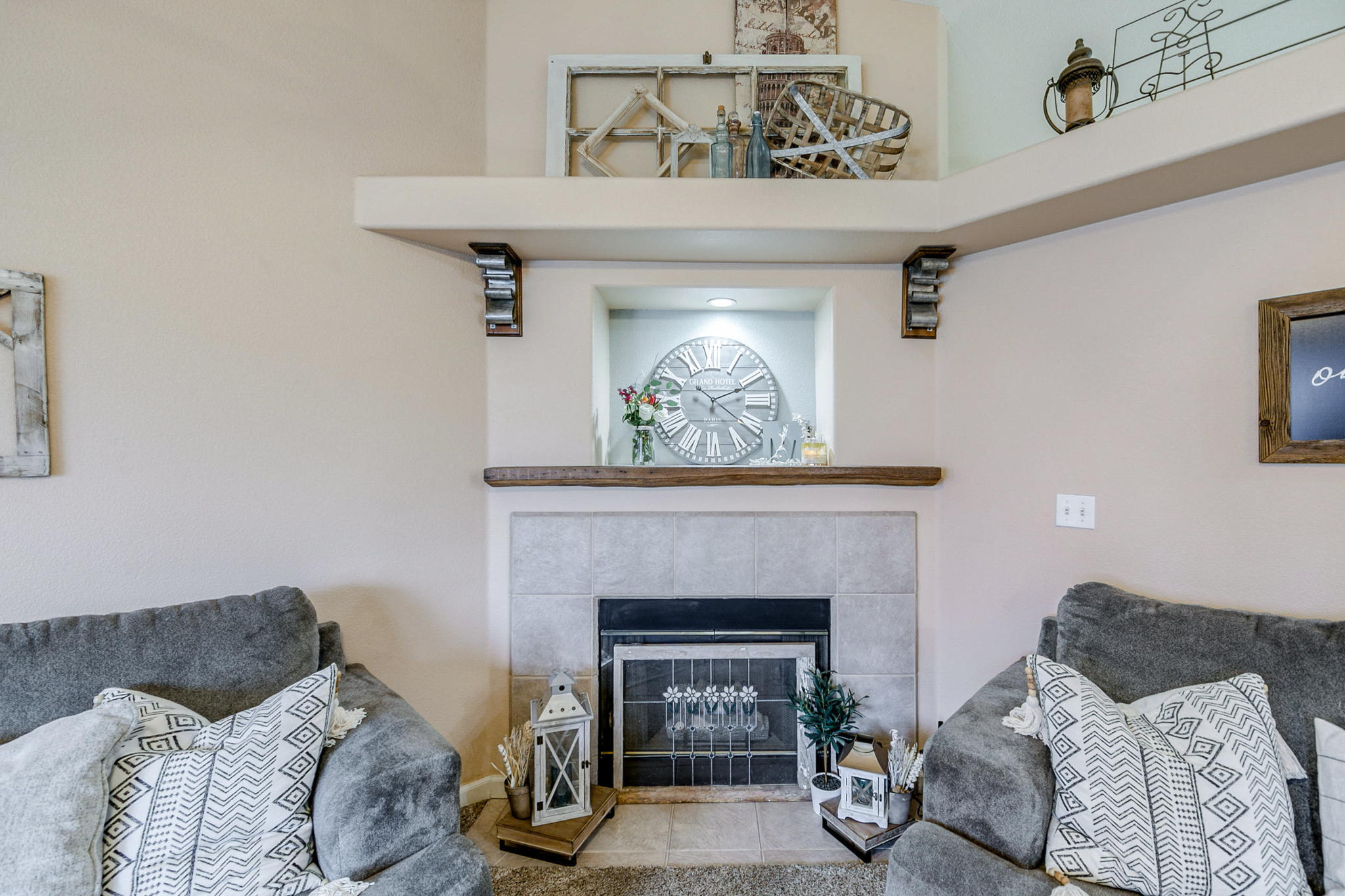 1922 Airstrip Road Redding, CA 96003 - Photo 7 of 33 Living Room