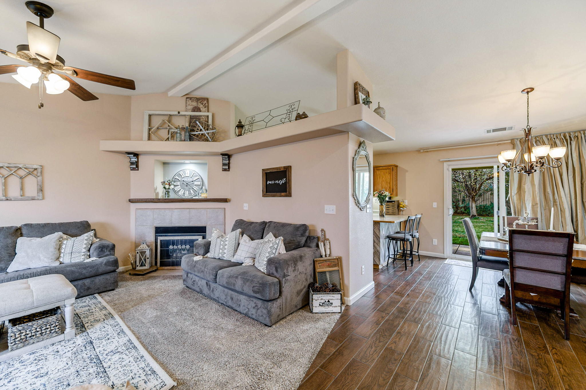 1922 Airstrip Road Redding, CA 96003 - Photo 8 of 33 Living Room