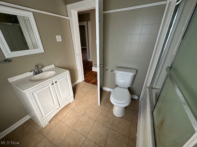 3282 Yorkshire Road Cleveland, OH 44118 - Photo 12 of 33 Bathroom with tiled shower, tile patterned flooring, vanity, and toilet