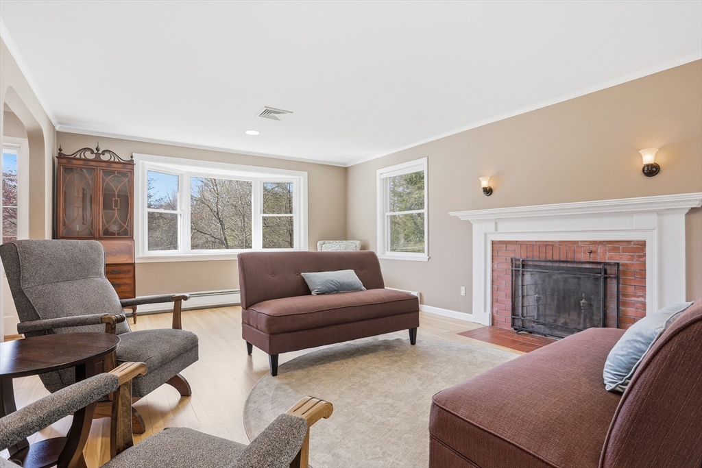 18 Brian Road Chelmsford, MA 01824 - Photo 6 of 35