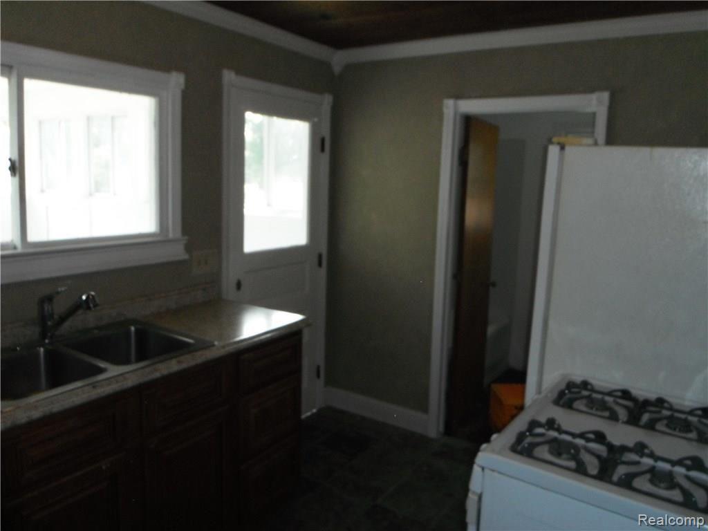 12111 Inkster Road Taylor, MI 48180 - Photo 5 of 31
