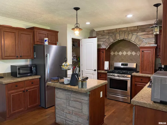 $399,900 | 1640 Pleasant Ridge Road, Vienna, IL 62995