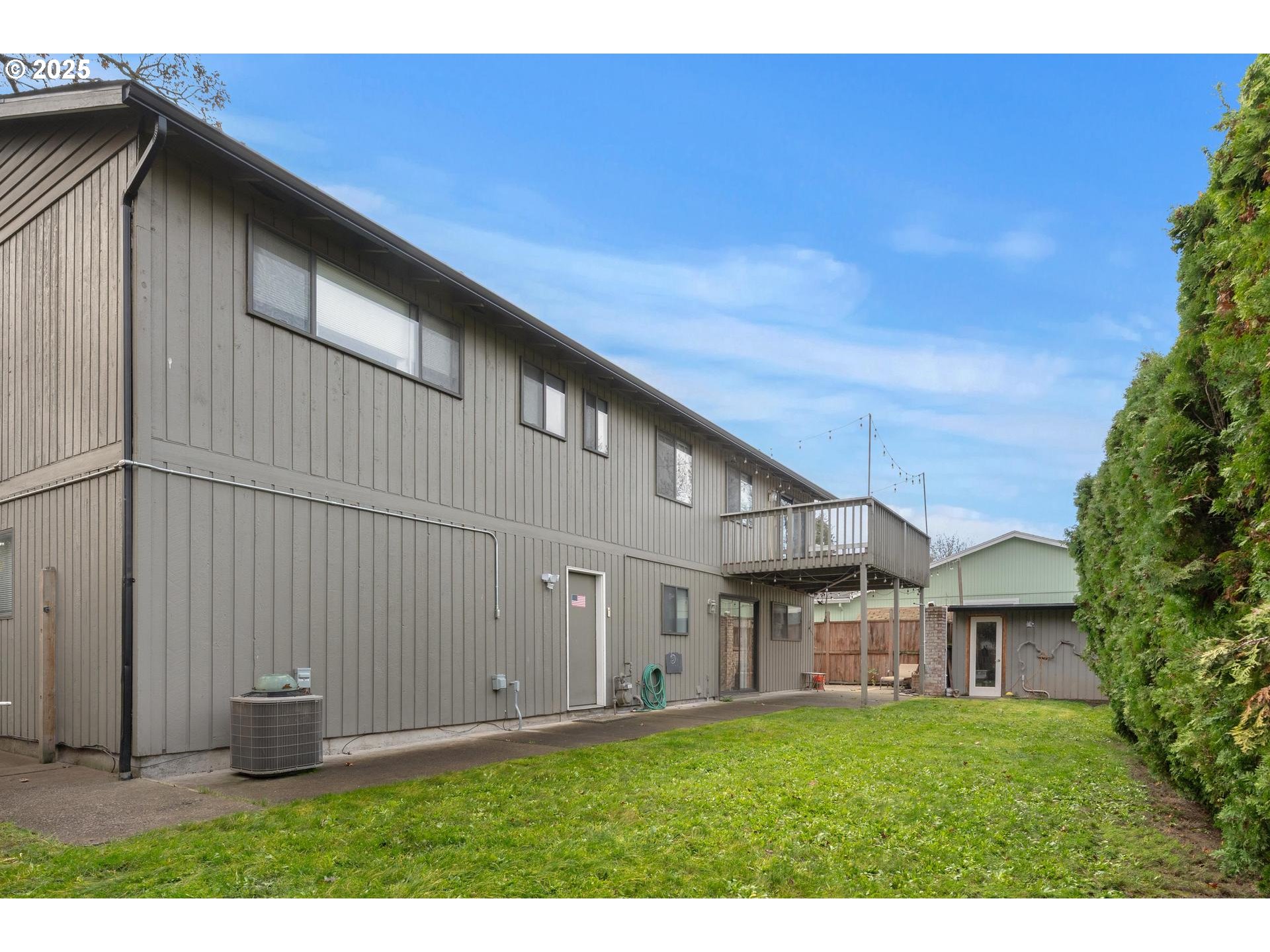 18115 Southwest Broad Oak Boulevard Beaverton, OR 97007 - Photo 33 of 43 a backyard of a house with plants and large tree