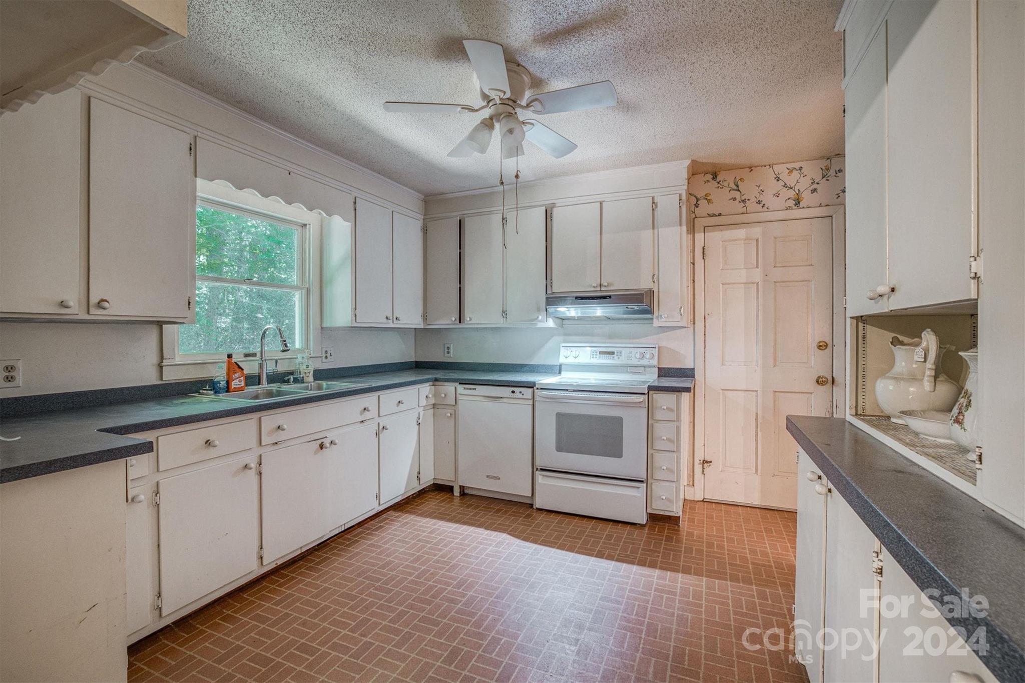 3011 Piedmont Road Morganton, NC 28655 - Photo 18 of 43 Gallery Image 18
