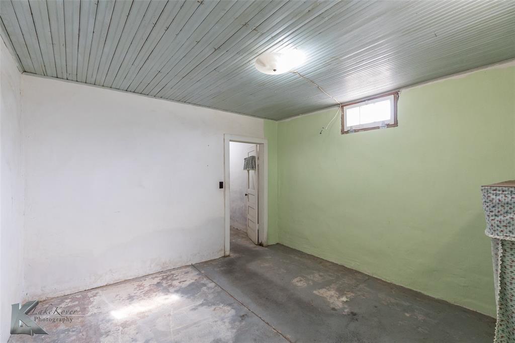 341 North 3rd Avenue Munday, TX 76371 - Photo 37 of 39