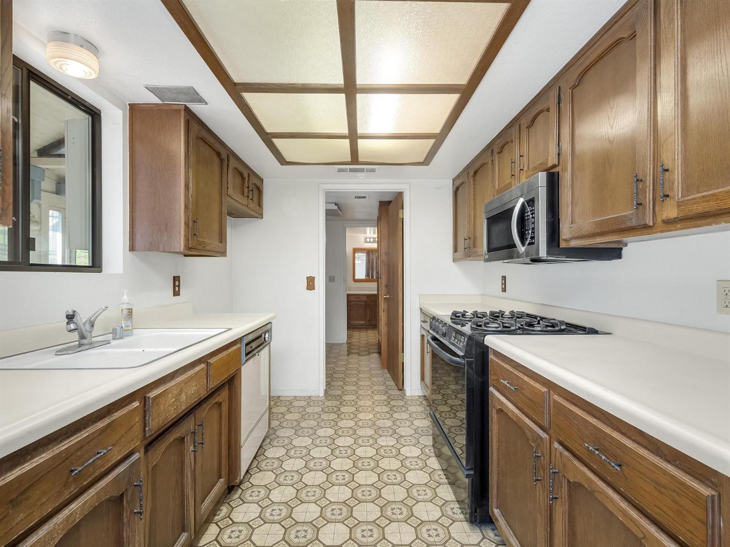 7277 Coyote Trail Road Sanger, CA 93657 - Photo 6 of 37 Gallery Image 6