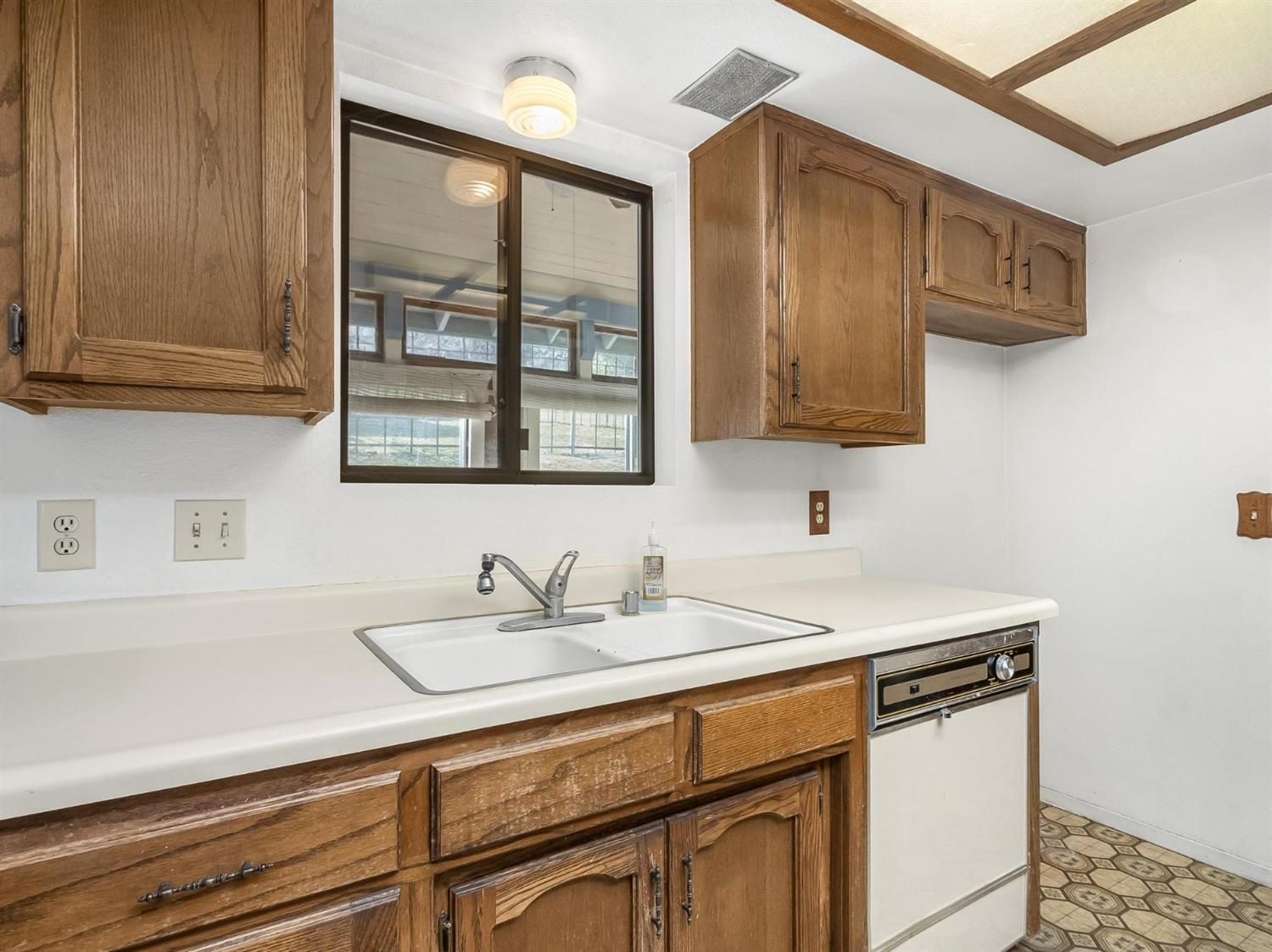 7277 Coyote Trail Road Sanger, CA 93657 - Photo 7 of 37 Gallery Image 7