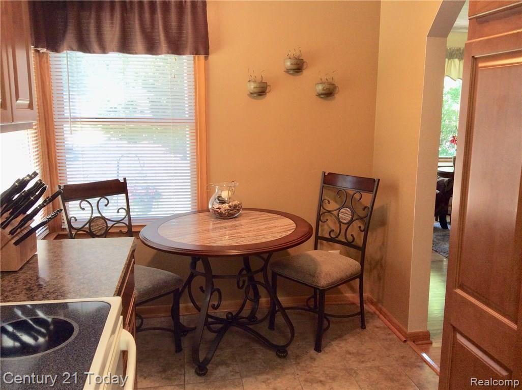 10381 Wayne Road Livonia, MI 48150 - Photo 11 of 54 IMG_5440.jpg