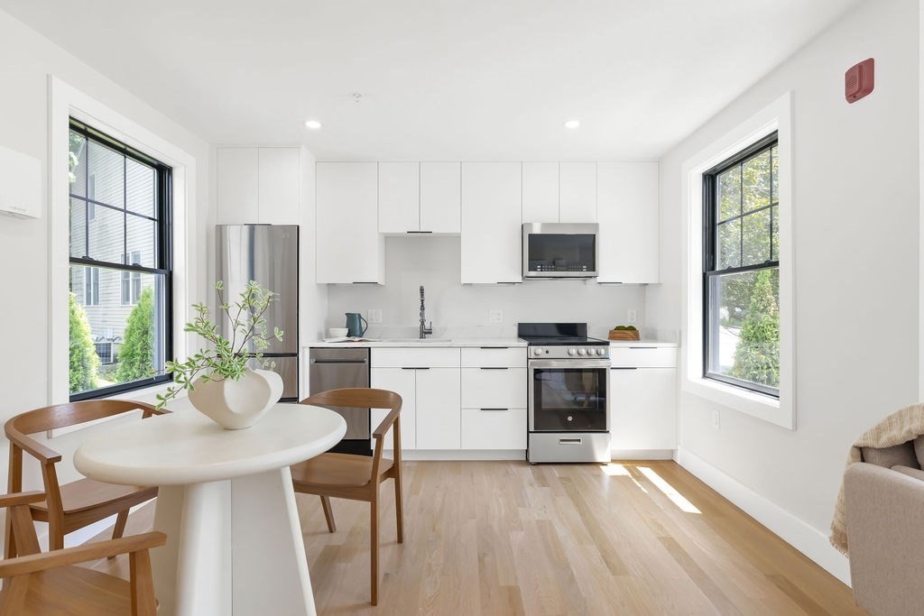 43 Crafts Street Newton, MA 02458 - Photo 6 of 31