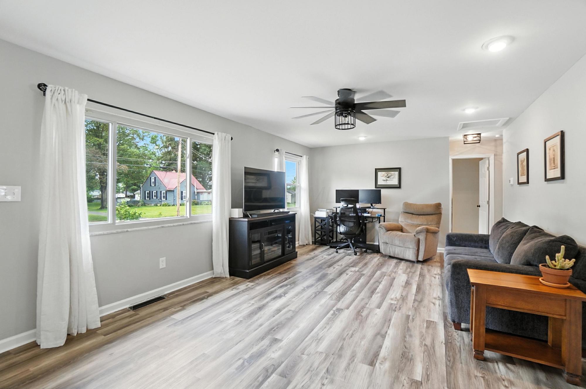 72 Cherrington Road Westerville, OH 43081 - Photo 5 of 29 005