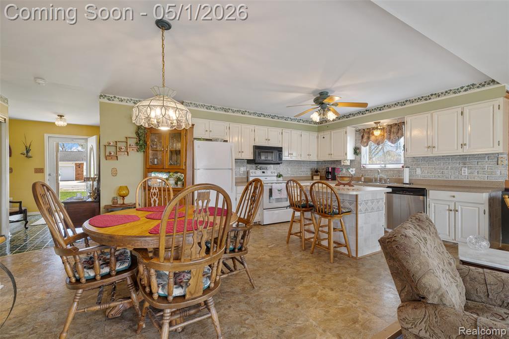 7244 Cardinal Road Algonac, MI 48001 - Photo 14 of 63
