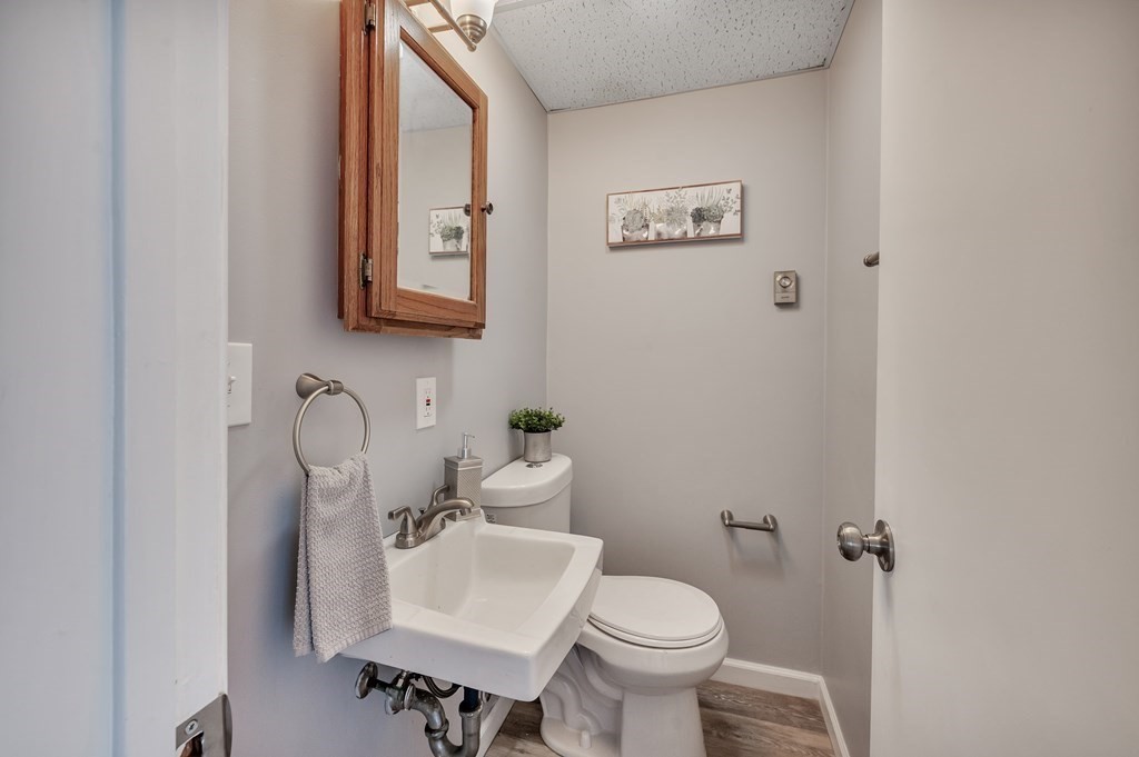 40 Lamont Street Springfield, MA 01119 - Photo 15 of 38