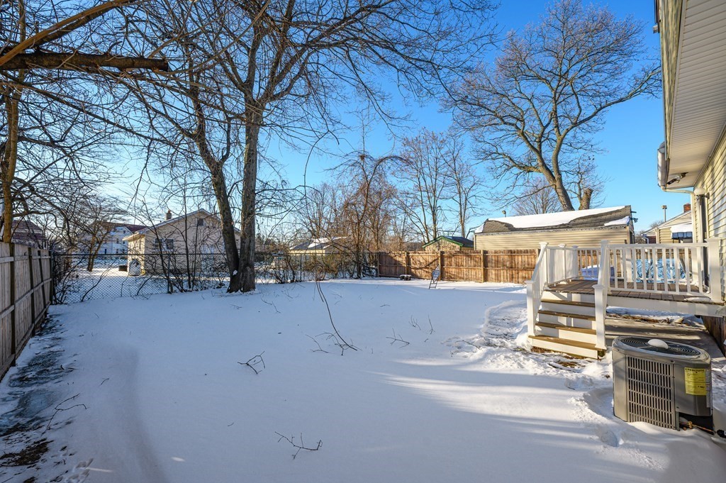 40 Lamont Street Springfield, MA 01119 - Photo 4 of 38