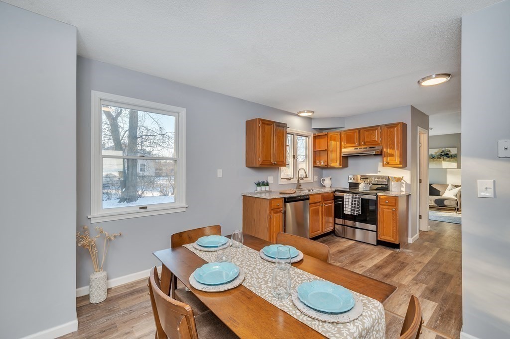 40 Lamont Street Springfield, MA 01119 - Photo 5 of 38