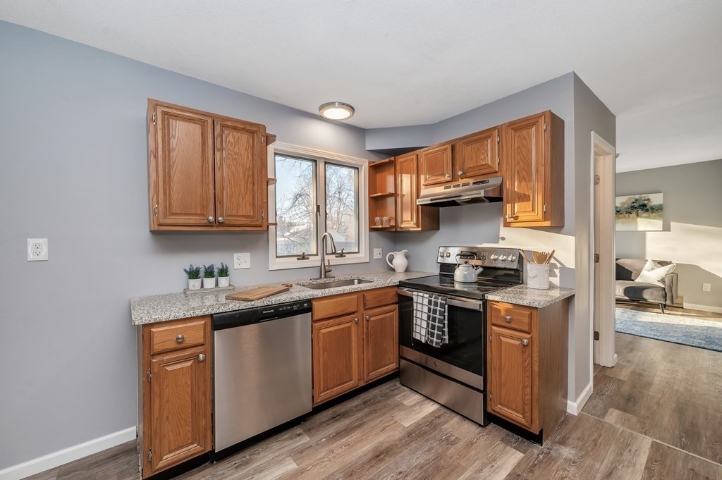 40 Lamont Street Springfield, MA 01119 - Photo 6 of 38