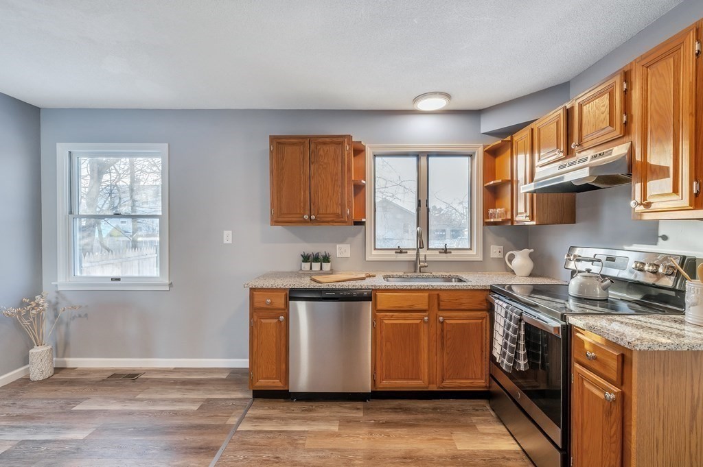 40 Lamont Street Springfield, MA 01119 - Photo 7 of 38