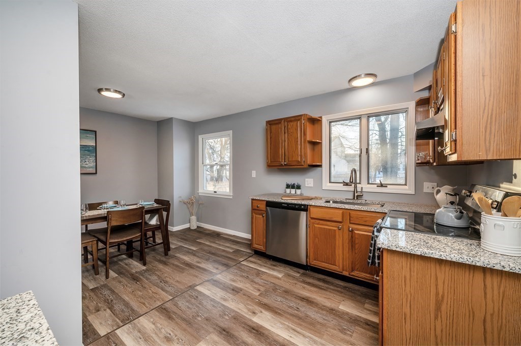 40 Lamont Street Springfield, MA 01119 - Photo 8 of 38
