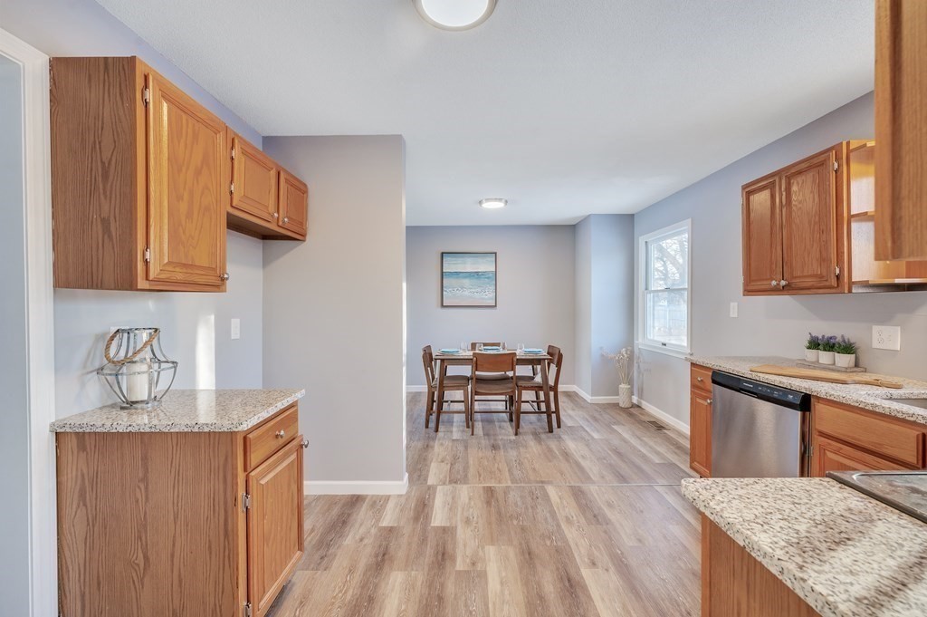 40 Lamont Street Springfield, MA 01119 - Photo 9 of 38