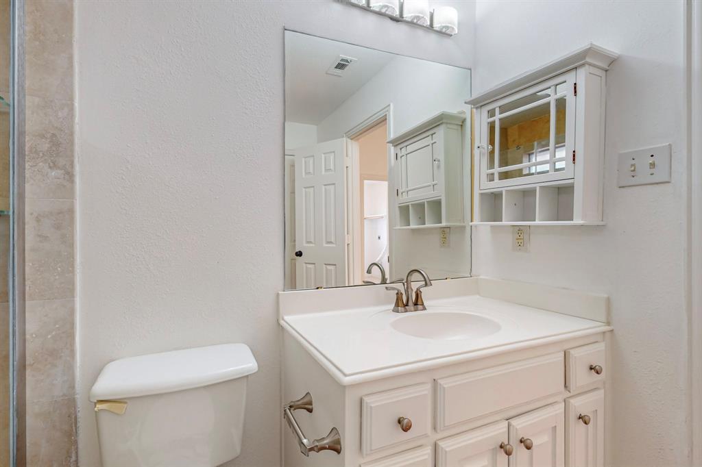 8609 Rugby Road Irving, TX 75063 - Photo 17 of 37
