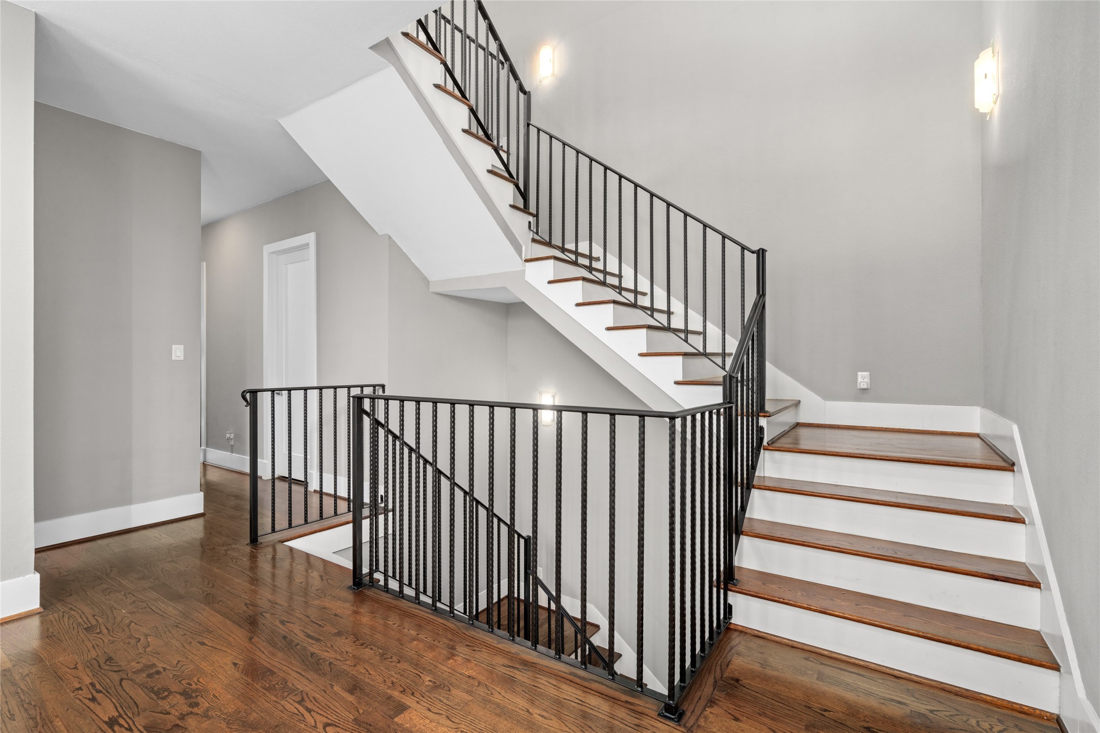 1605 Knox Street, Unit B Houston, TX 77007 - Photo 14 of 28 a view of entryway