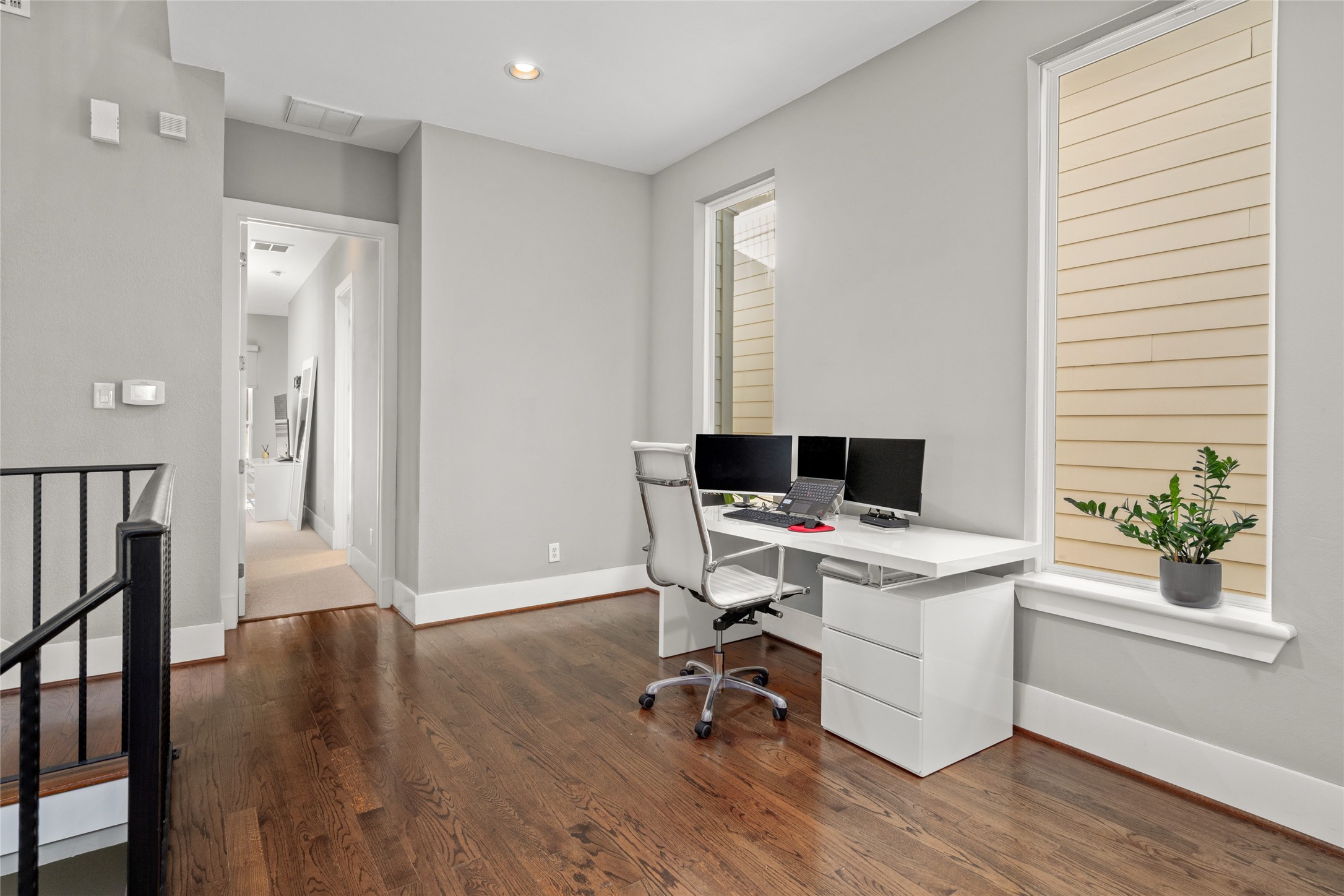 1605 Knox Street, Unit B Houston, TX 77007 - Photo 16 of 28 a workspace with wooden floor