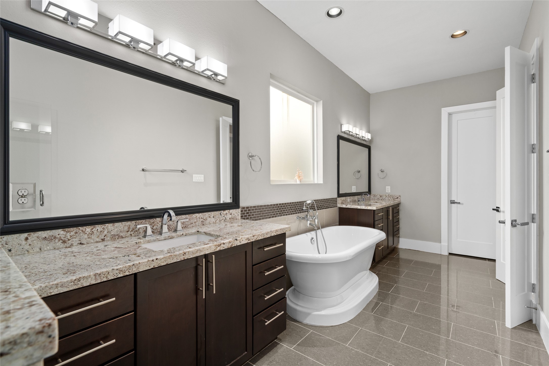 1605 Knox Street, Unit B Houston, TX 77007 - Photo 18 of 28 a bathroom with a toilet sink and mirror