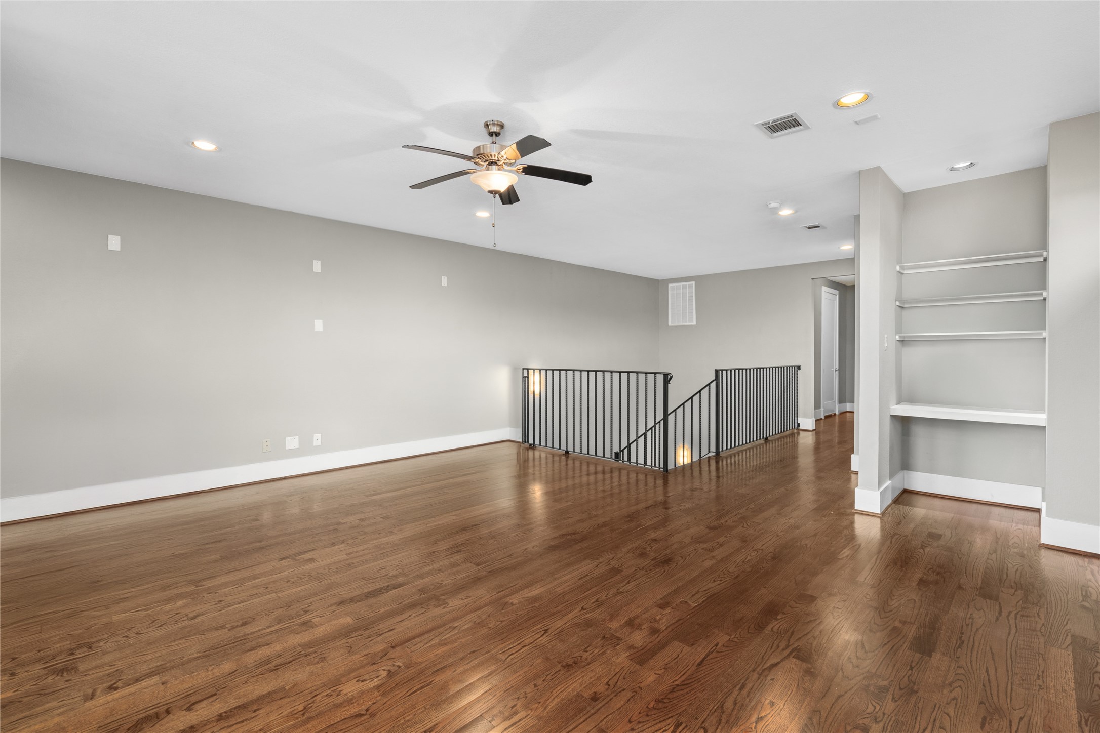 1605 Knox Street, Unit B Houston, TX 77007 - Photo 22 of 28 a view of an empty room with wooden floor