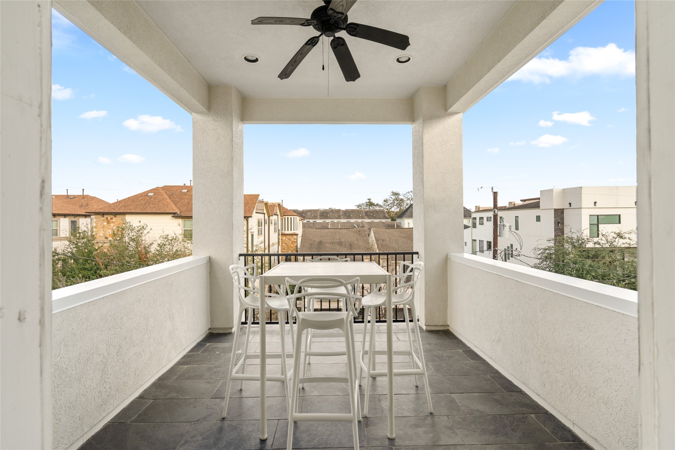 1605 Knox Street, Unit B Houston, TX 77007 - Photo 26 of 28 a living room with furniture and a large window