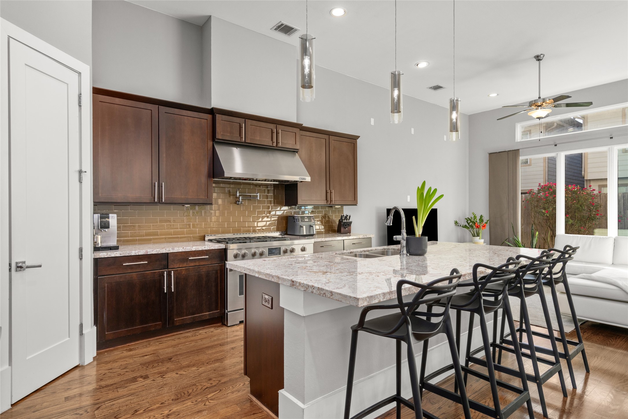 1605 Knox Street, Unit B Houston, TX 77007 - Photo 6 of 28 a kitchen with stainless steel appliances granite countertop table chairs sink and cabinets