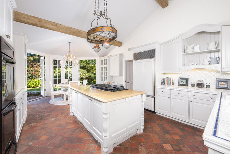 860 Ashley Road Montecito, CA 93108 - Photo 7 of 34 06-860 AshleyRd_17-Kitchen