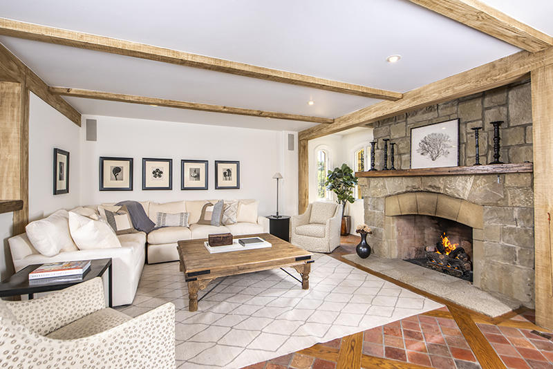 860 Ashley Road Montecito, CA 93108 - Photo 9 of 34 08-860 AshleyRd_10-Family Rm