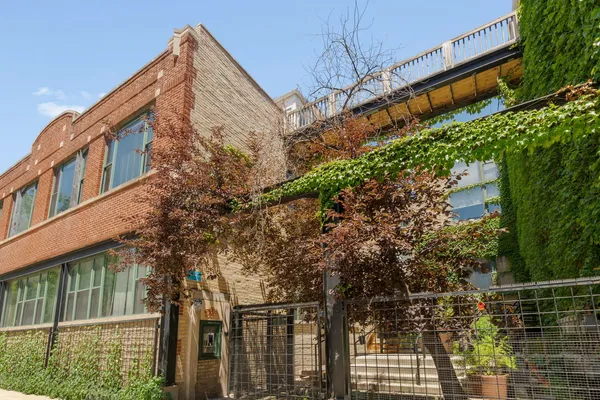 $875,000 | 2943 North Lincoln Avenue, Unit 204, Chicago, IL 60657