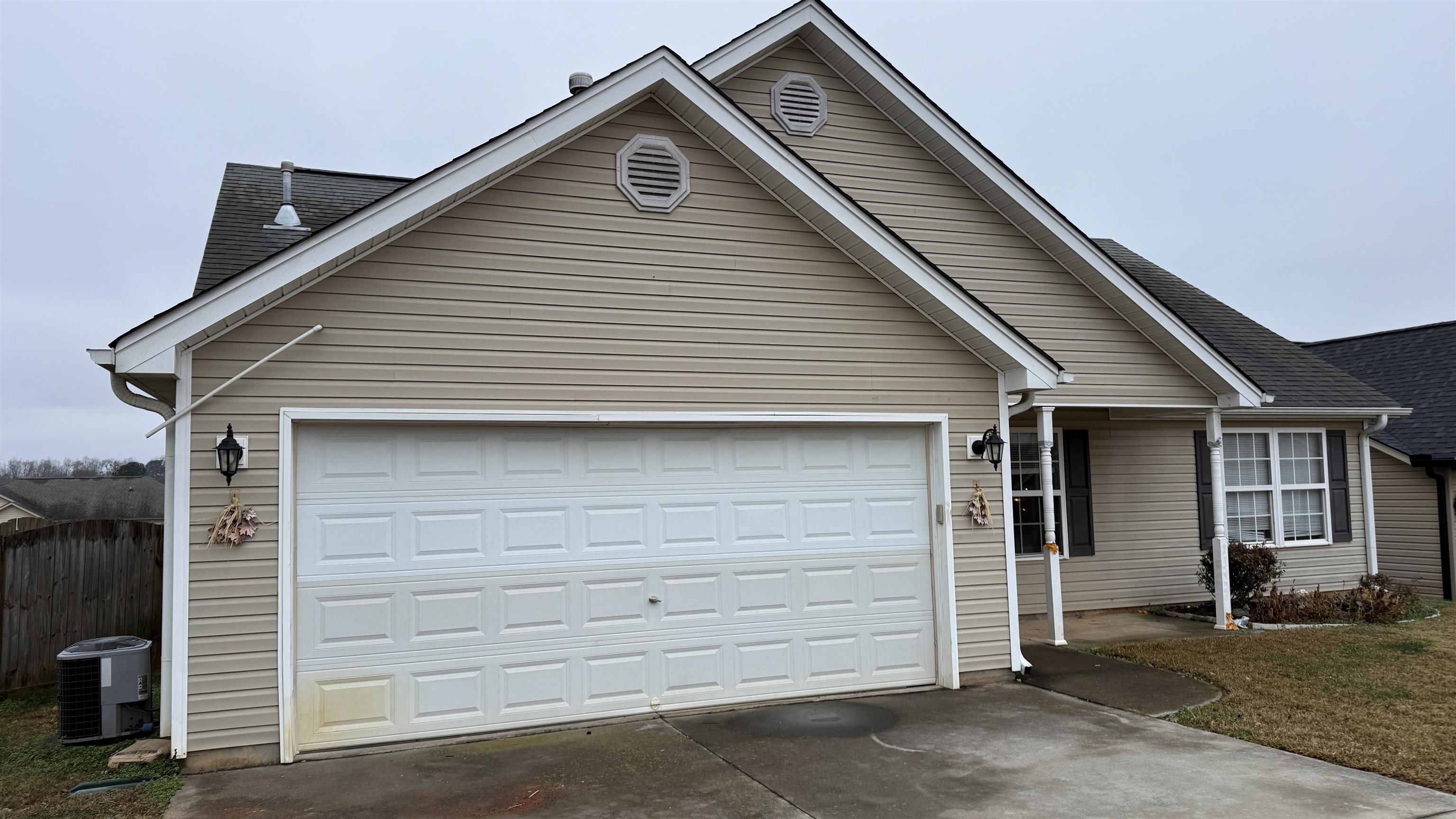 517 Tilgate Court Boiling Springs, SC 29316 - Photo 2 of 24