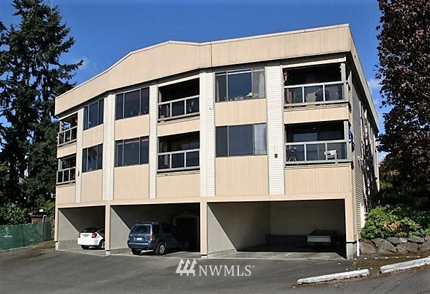 740 North 32nd Street, Unit 4 Renton, WA 98056 - Photo 2 of 19