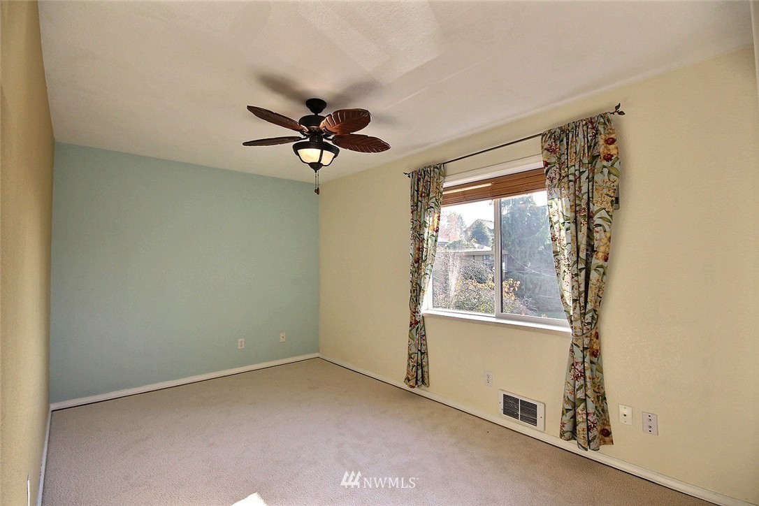740 North 32nd Street, Unit 4 Renton, WA 98056 - Photo 14 of 19