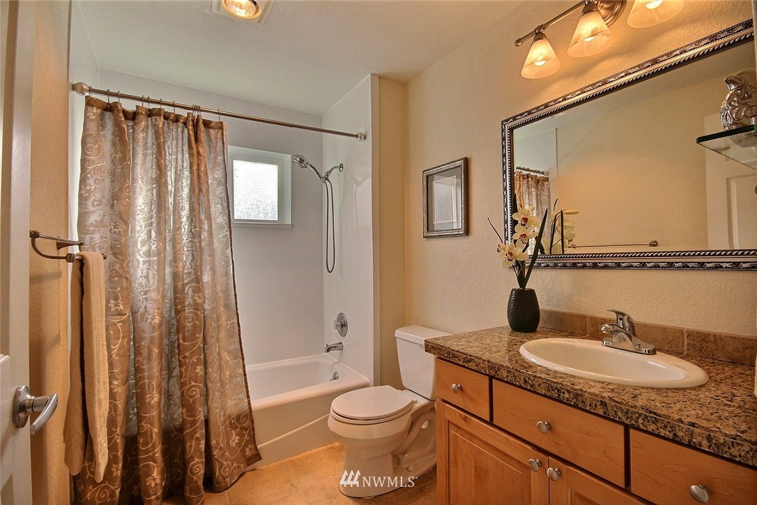 740 North 32nd Street, Unit 4 Renton, WA 98056 - Photo 15 of 19