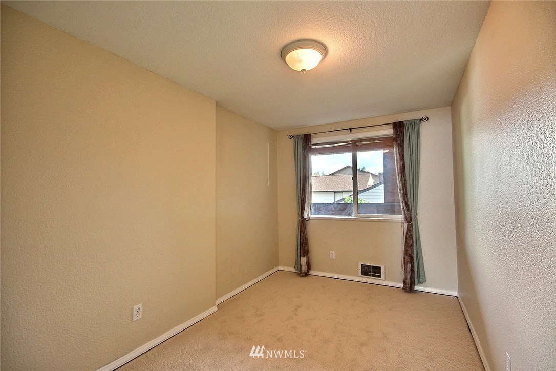 740 North 32nd Street, Unit 4 Renton, WA 98056 - Photo 16 of 19