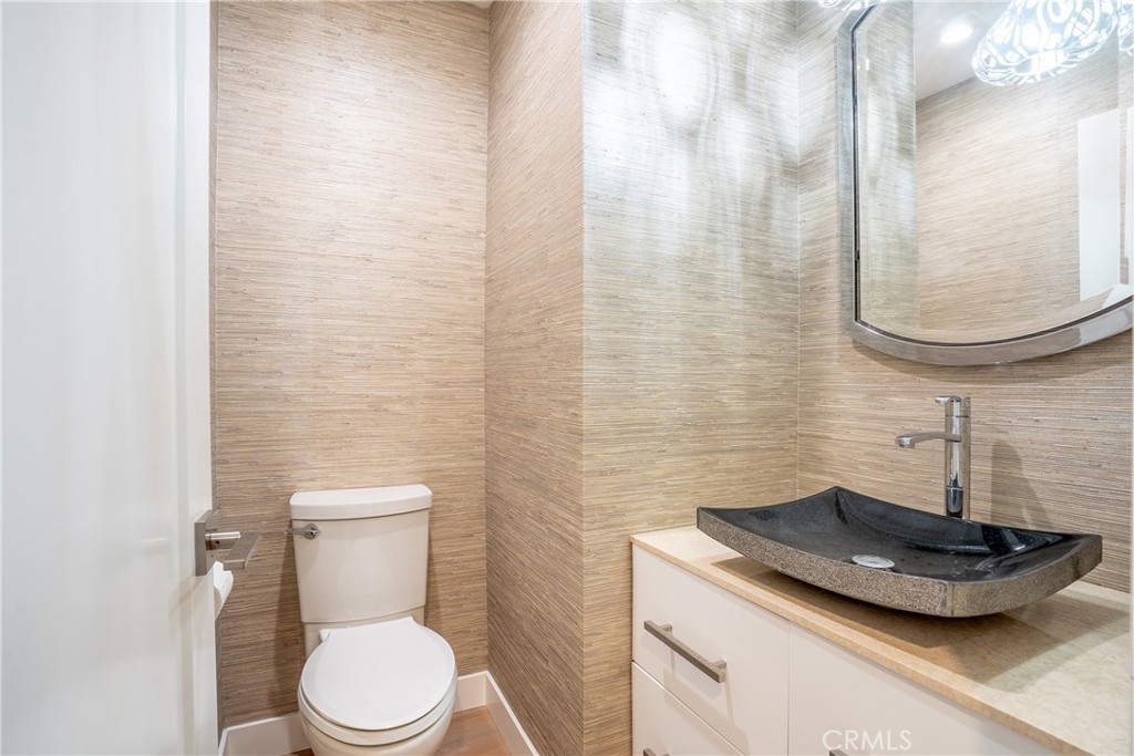 10926 Bluffside Drive, Unit 9 Studio City, CA 91604 - Photo 15 of 43 a bathroom with a sink a toilet and a mirror
