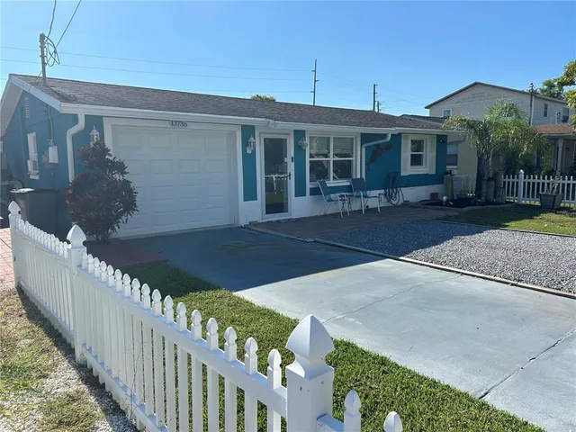 a view of a house with backyard and porch