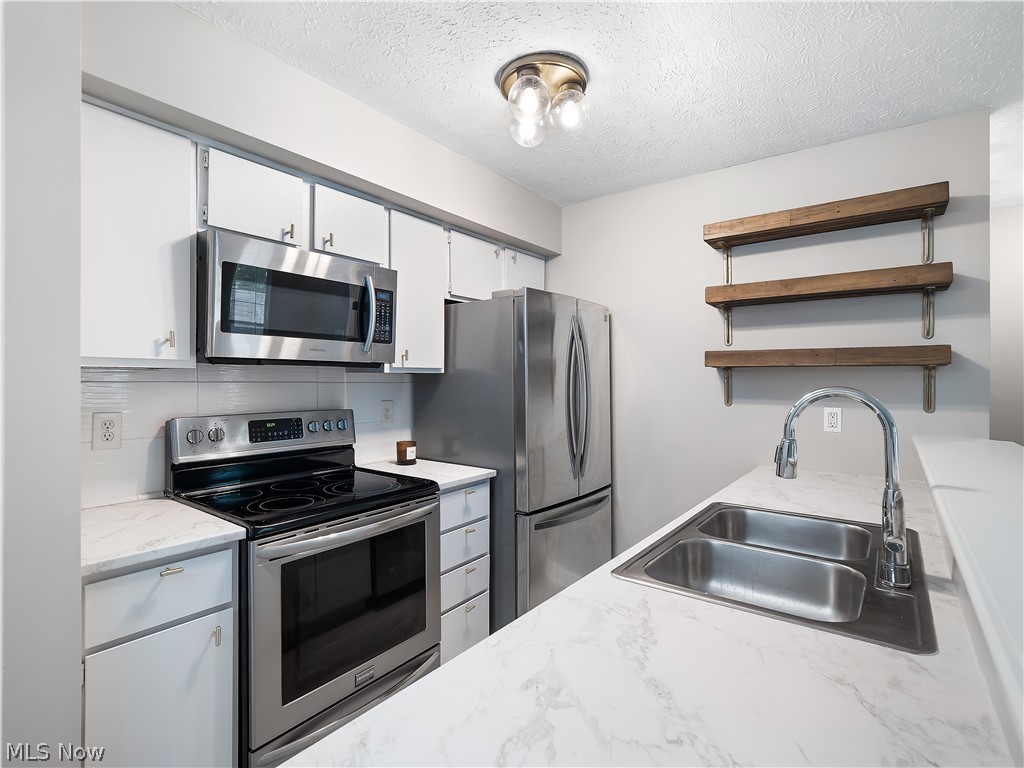 28300 Detroit Road, Unit D3 Westlake, OH 44145 - Photo 19 of 37 Kitchen