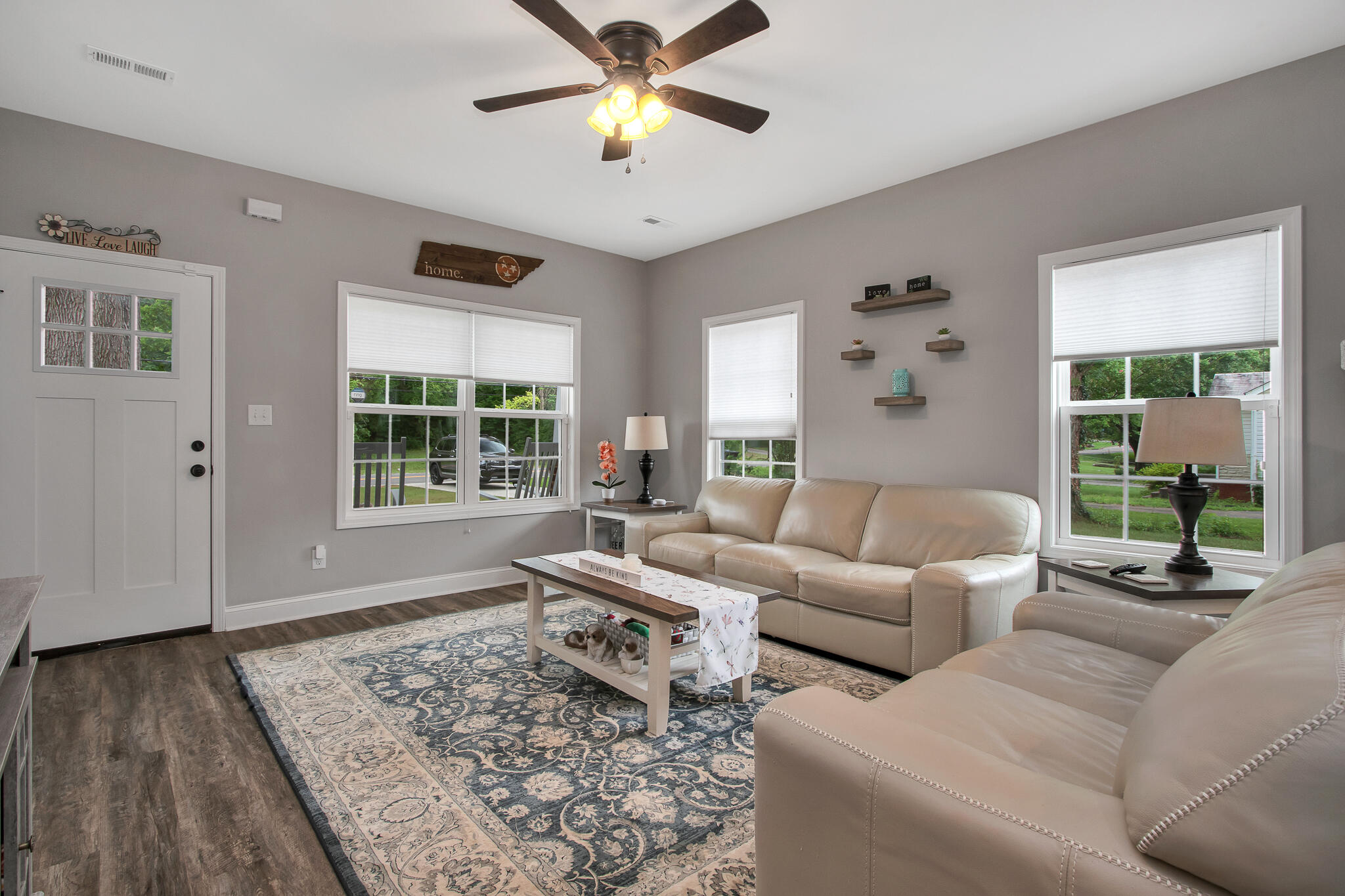 665 North Wright Road Alcoa, TN 37701 - Photo 3 of 26 Living Room