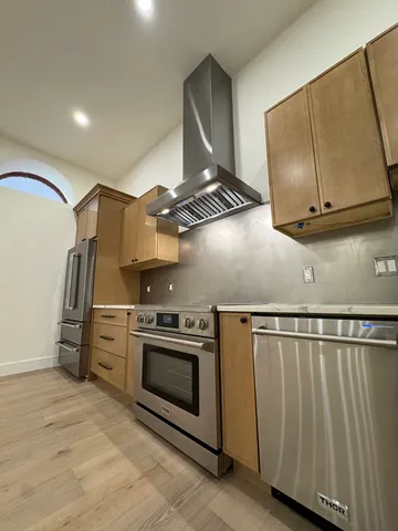 $3,650 | 100 Captains Row, Unit 104, Chelsea, MA 02150