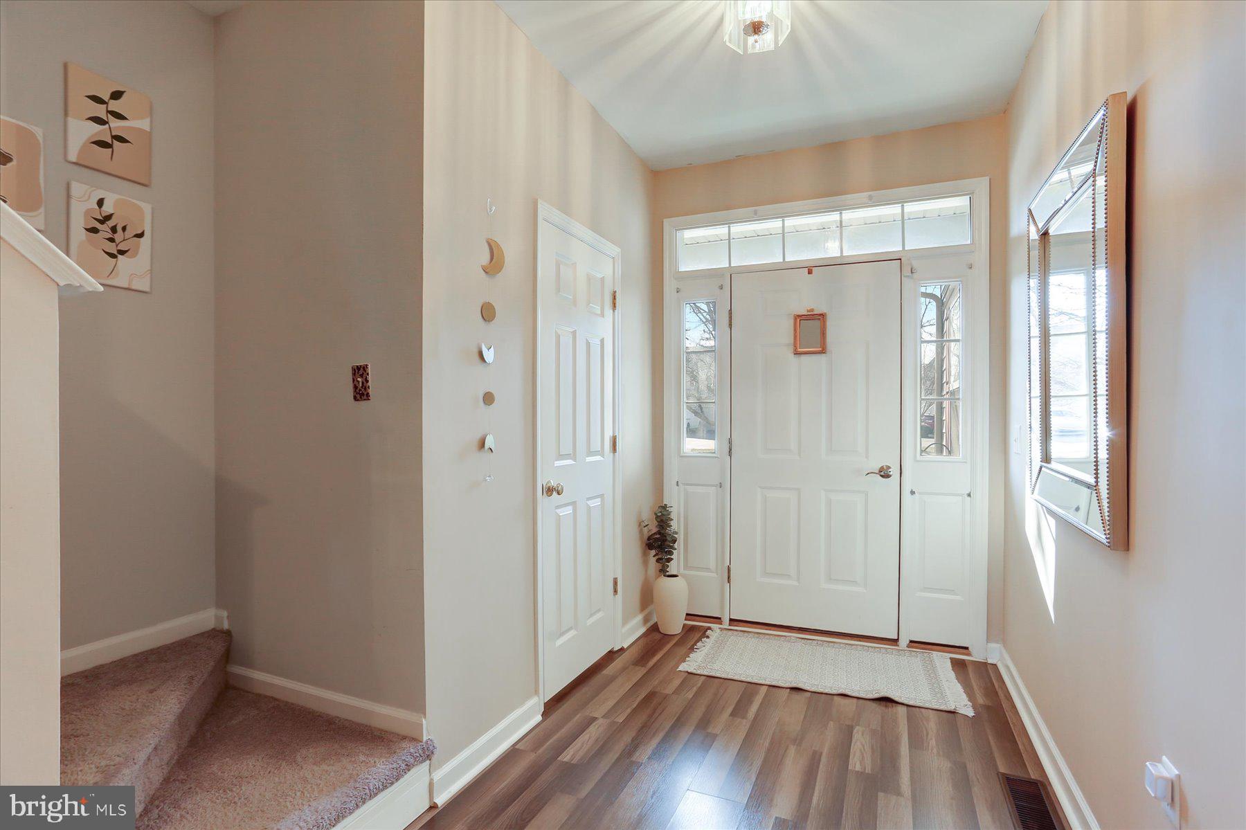 2211 Ionoff Road Harrisburg, PA 17110 - Photo 5 of 35 Foyer