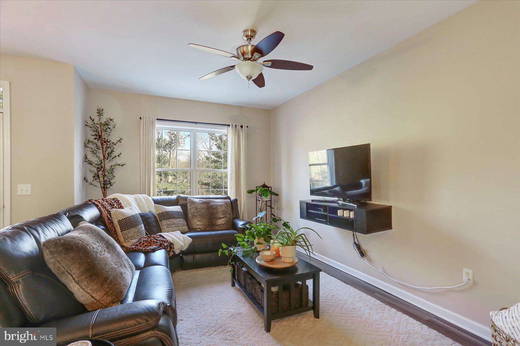 2211 Ionoff Road Harrisburg, PA 17110 - Photo 7 of 35 Living Room