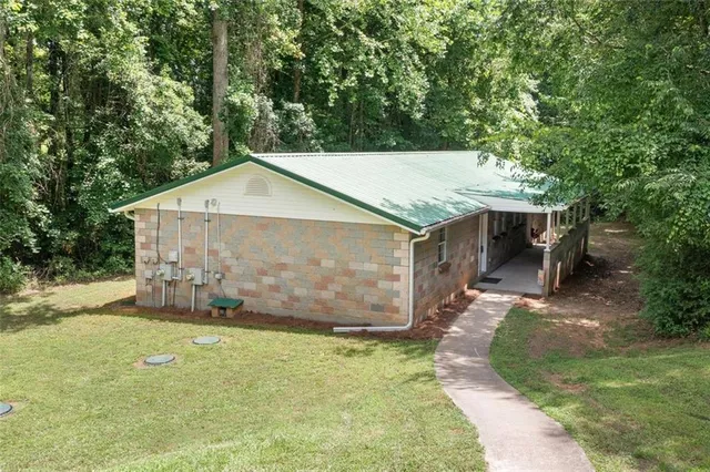 a house view with a outdoor space