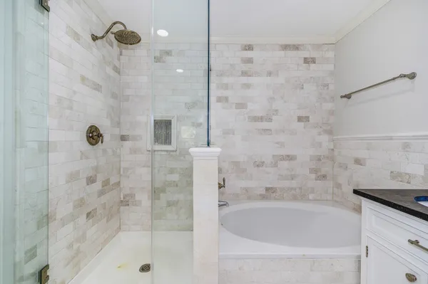 $319,500 | 158 North Magnolia Pond Place, Unit 158E, The Woodlands, TX 77381